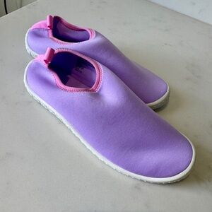 NWOT Cat & Jack Kids Water Shoes, size 2/3